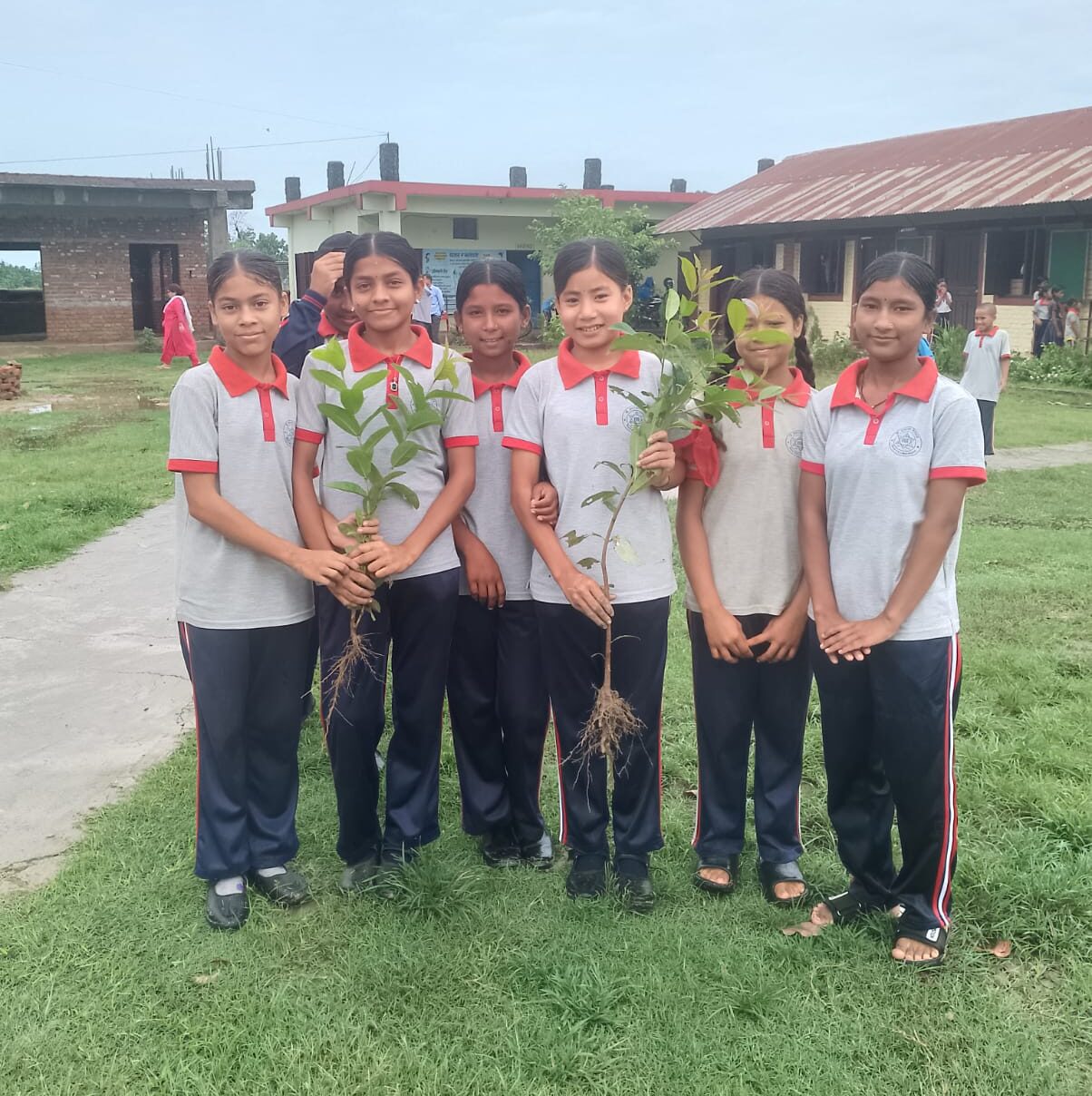 वृक्षारोपण तथा फूलबारी निर्माण कार्यक्रम सम्पन्न – २०८२/०३/०६